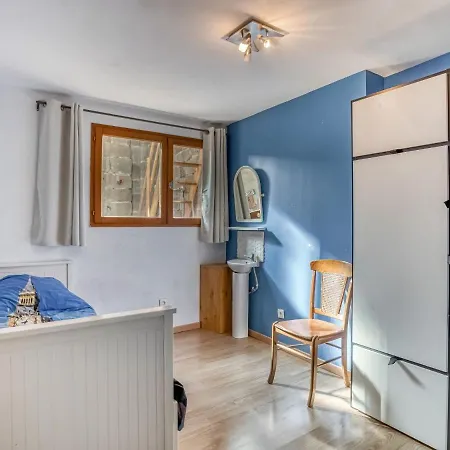 Quiant Holiday In With Terrace Casa vacanze