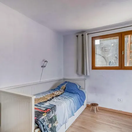 Quiant Holiday In With Terrace Casa vacanze Azille